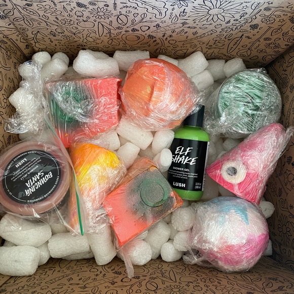 Lush Other - Christmas party lush 9 pc set!